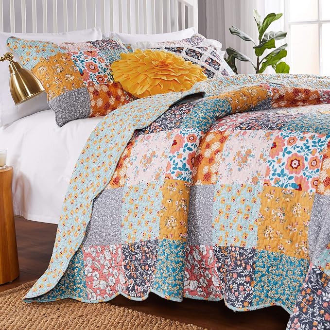 Greenland Home Carlie Modern Floral Reversible Quilt Set, 3-Piece King by GreenlandHome