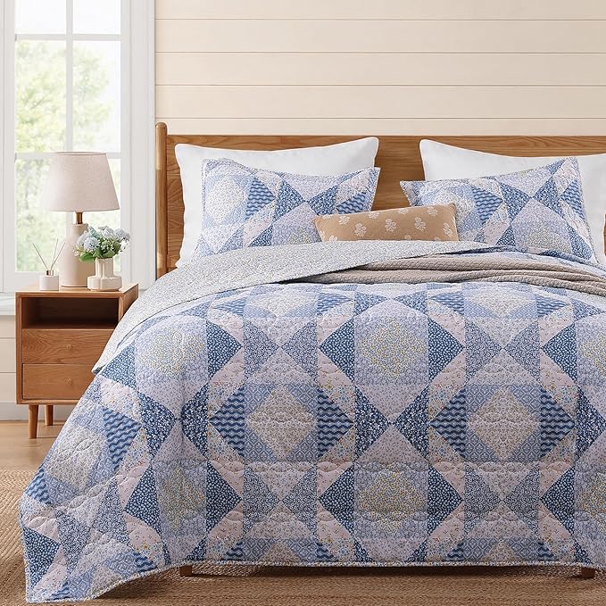BLOOMHAVEN Quilt Set King Size, Patchwork Blue Marigold Floral Quilt Sets by BLOOMHAVEN