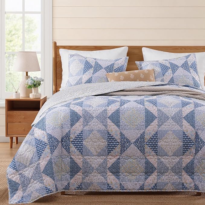 BLOOMHAVEN Quilt Set Queen Size, Patchwork Blue Marigold Floral Quilt Sets by BLOOMHAVEN