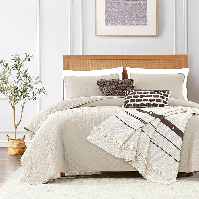 ROARINGWILD Beige Twin Size Quilt Bedding Set by ROARINGWILD
