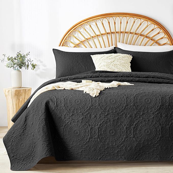 WURUIBO Black Quilt Set King/Cal King Size, Embossing Microfiber Bedspreads by WURUIBO