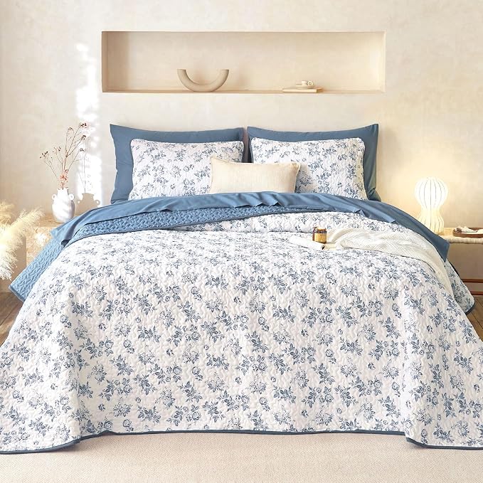 Wake In Cloud - Floral Quilt Set, Shabby Chic Coquette Cottagecore Vintage by WakeInCloud