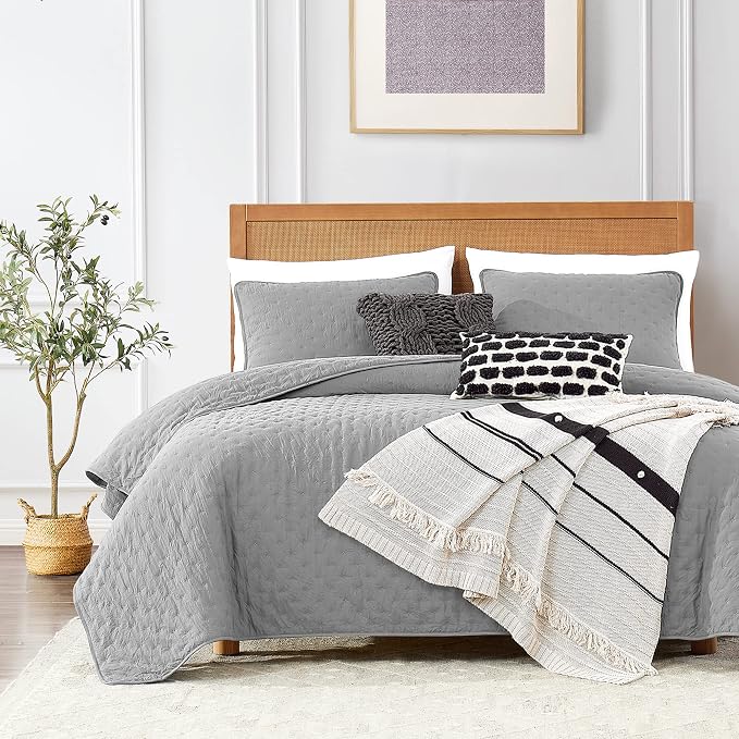 ROARINGWILD Light Grey Queen Size Quilt Bedding Sets by ROARINGWILD