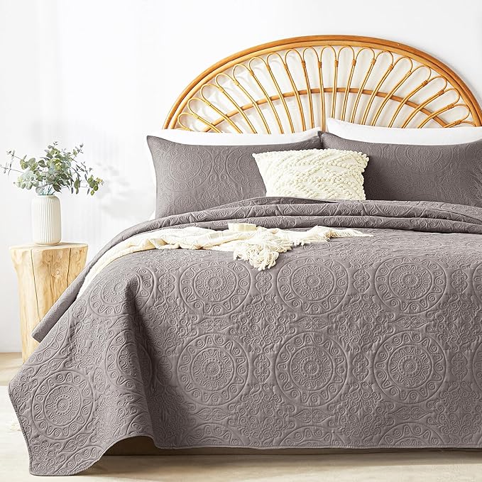 WURUIBO Dark Gray Quilt Set King/Cal King Size, Embossing Microfiber Bedspreads by WURUIBO