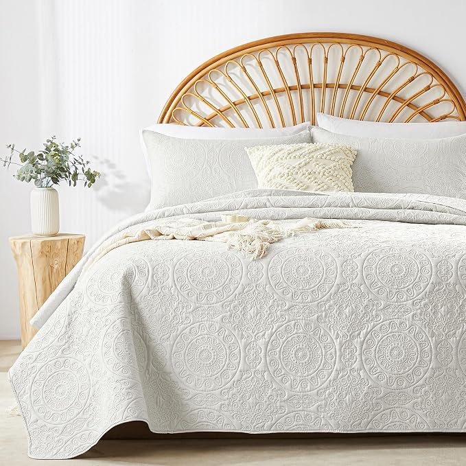 WURUIBO Cream White Quilt Set Twin Size, Embossing Microfiber Bedspreads by WURUIBO