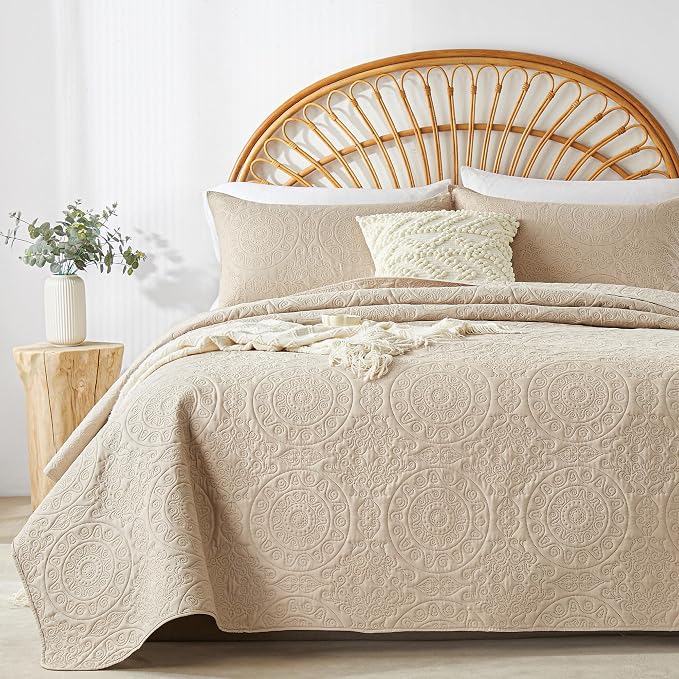 WURUIBO Beige Quilt Set Queen Size, Embossing Microfiber Full Bedspreads by WURUIBO