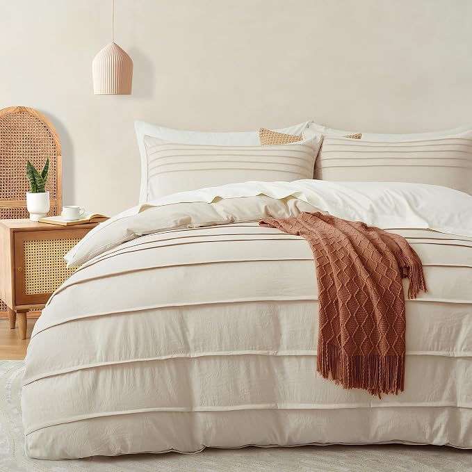 Oli Anderson Light Khaki Duvet Cover Queen Size by OliAnderson