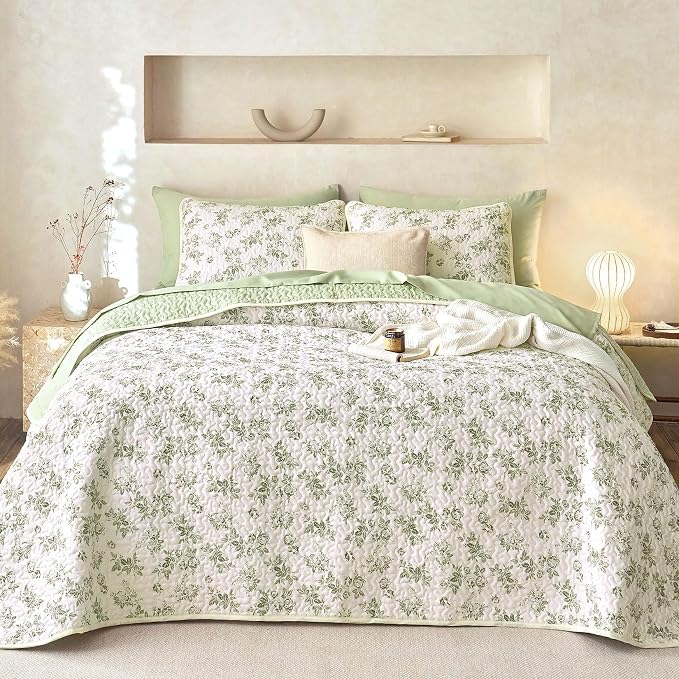 Wake In Cloud - Floral Quilt Set, Shabby Chic Coquette Cottagecore Vintage by WakeInCloud