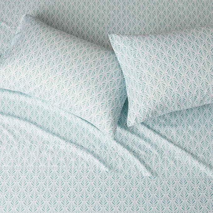 Amazon Basics Lightweight Super Soft Breathable Wrinkle-Free Microfiber 4-Piece - Image 3