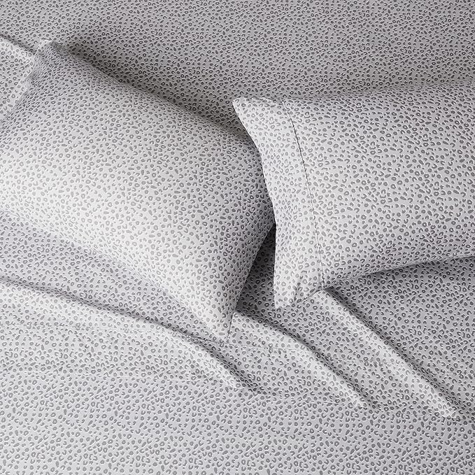 Amazon Basics Lightweight Breathable Super Soft Microfiber 4-Piece Bed Sheet Set - Image 3